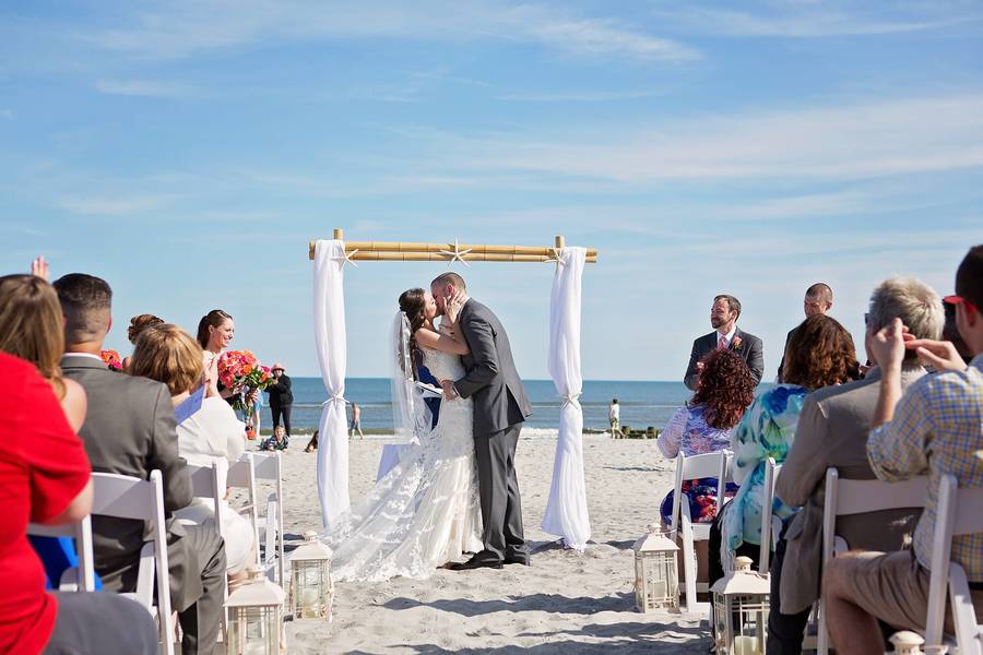 Pink and Navy Nautical Beach Wedding — photo 4